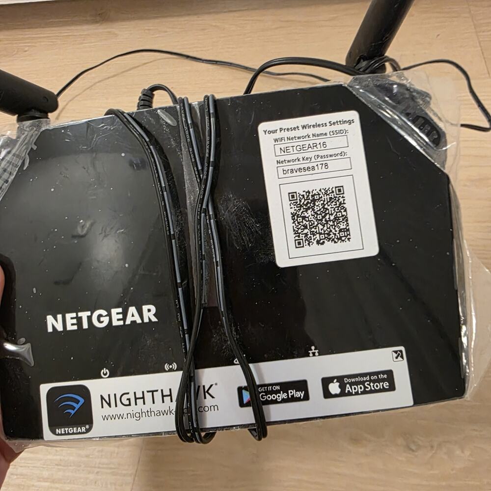 NETGEAR Nighthawk Ac1200 Dual Band WiFi Router Model R6120 - Picture 3 of 5